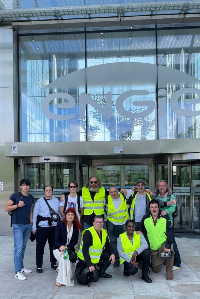 Avec les gilets jaunes devant les bureaux bruxellois d'Engie